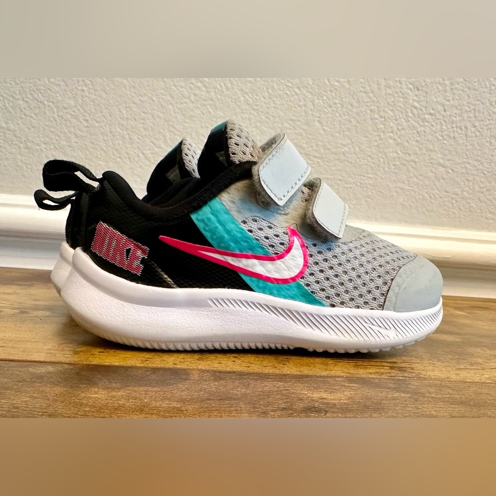 Nike Star Runner 3 SE Sneaker size 8 toddler